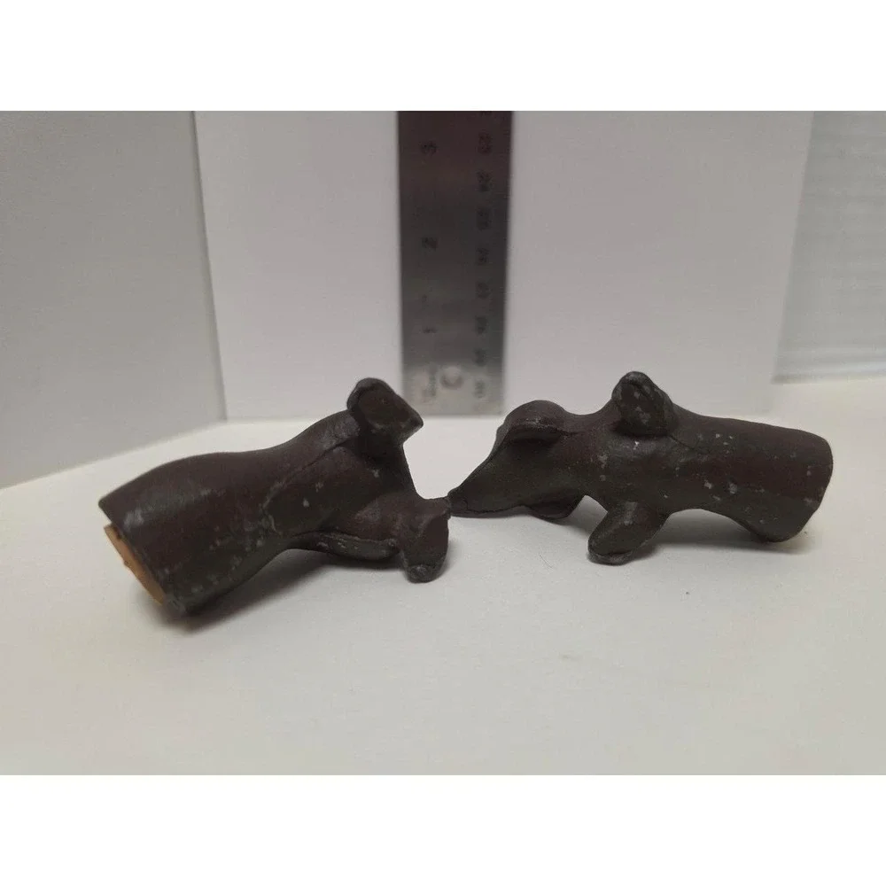 Vintage cast iron dachshund dog figure  two-piece set salt and pepper‎ shakers